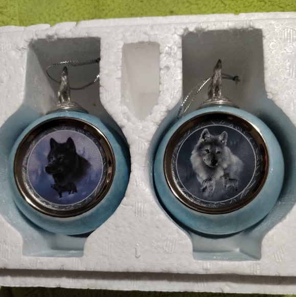 VTG 1997 Set 2 Bradford Edition Wolf Ornaments Silver Scout & Black Knight 04961 - Picture 6 of 12